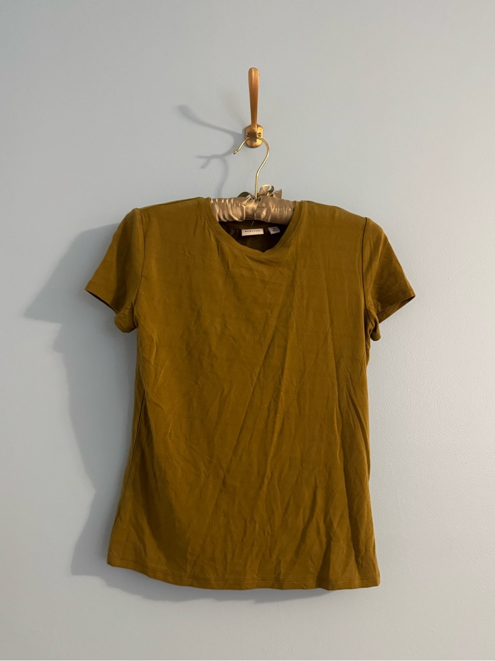 Babaton (Aritiza brand) olive green casual t-shirt in XS